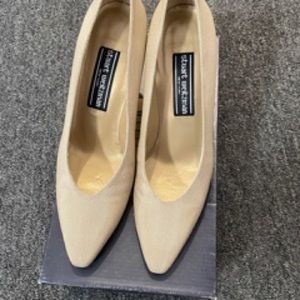 Stuart Weitzman, Osregal Taupiary Crossgrain Pumps, Size 8. Worn once.
